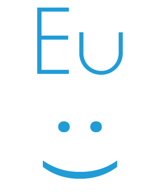 Ilustração. A palavra “Eu” inscrita em tamanho grande acima de um grande sorriso azul em formato de emoji, sobre fundo branco.